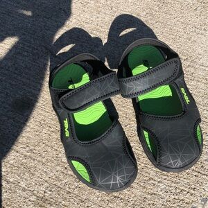 Tarva water shoes sandals kids size 1